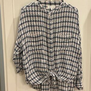 Women’s Lou & Grey bong sleeve blouse, size small.